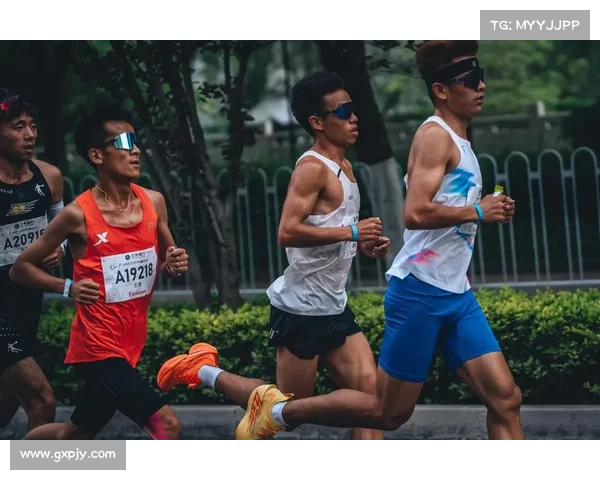 管油胜赛前突发跟腱炎仍坚持完赛 六盘水马拉松赛道上获得全场致敬