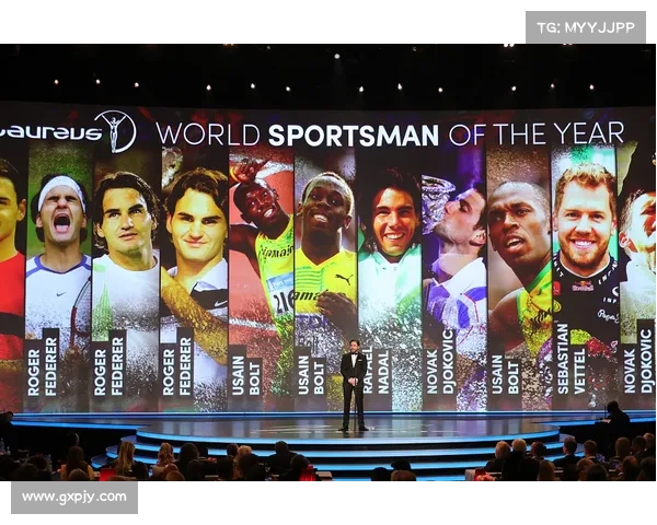 比利时大奖赛颁奖礼汉密尔顿与安东内利合影展现跨代友谊